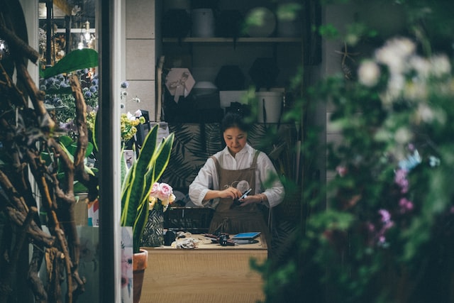 florist in flowers shop