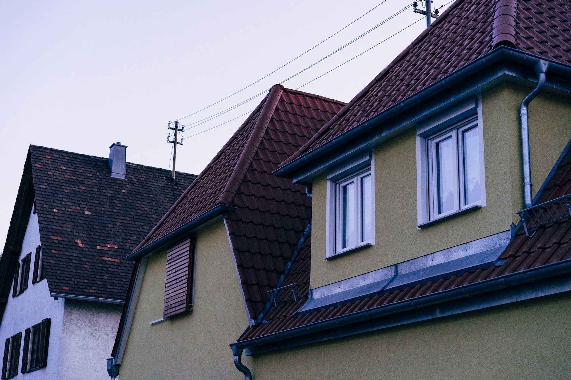 houses with metal roofs