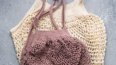 Grocery Bags - Two knitted reusable mesh bags in beige and pink, ideal for eco-friendly shopping.