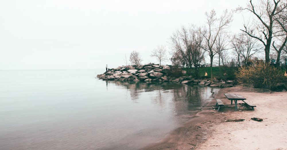 Toronto Tours - Tranquil sandy beach with calm waters at Lake Ontario, Toronto. Perfect for peaceful outdoor retreats.