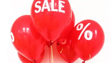 Budget Festivals - Bright red balloons with 'SALE' and '%' symbols, perfect for marketing promotions.