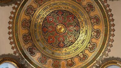 Art Sites - Ornate and detailed ceiling of an İstanbul mosque showcasing Islamic art.