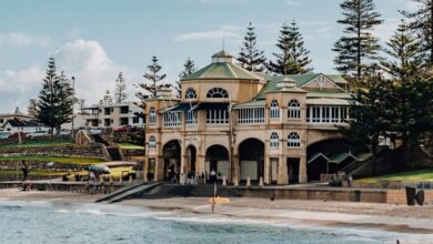 Popular Beaches - Scenic view of the historic Cottesloe Beach House in Australia by the oceanfront.