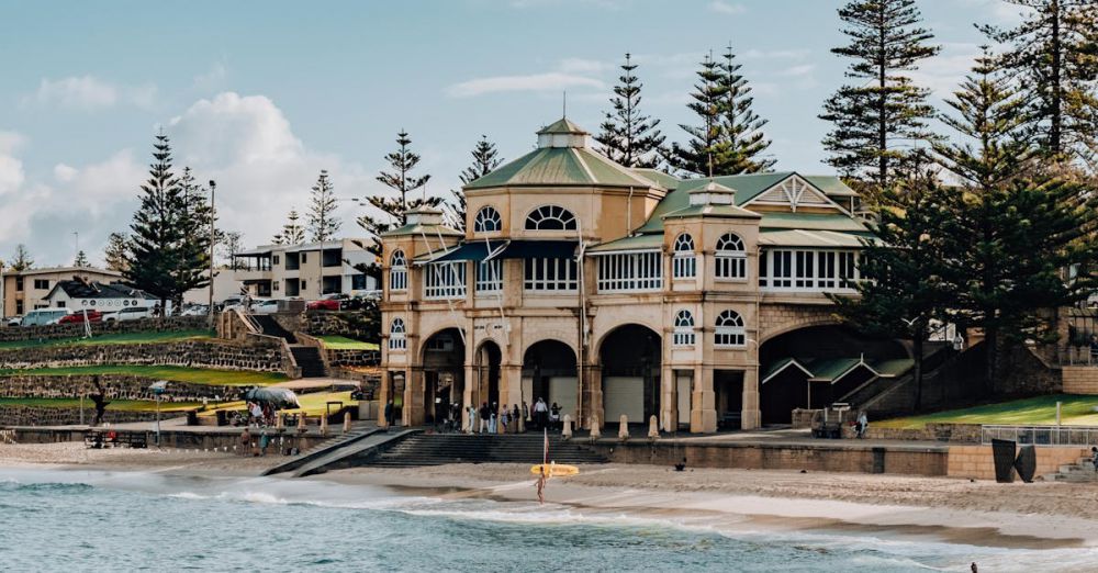 Popular Beaches - Scenic view of the historic Cottesloe Beach House in Australia by the oceanfront.