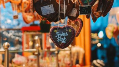 Kids Winter Festivals - A festive Christmas market stall in Düsseldorf with gingerbread hearts and cheerful lights.