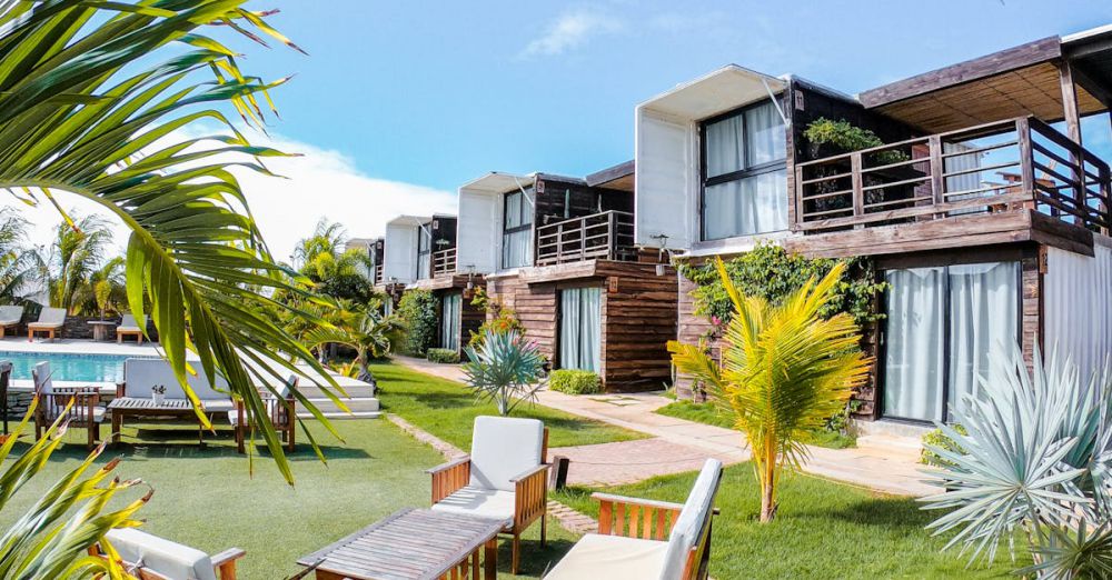 Garden Fences - Scenic view of modern villas with garden and pool in Adicora, Venezuela, showcasing contemporary architecture.